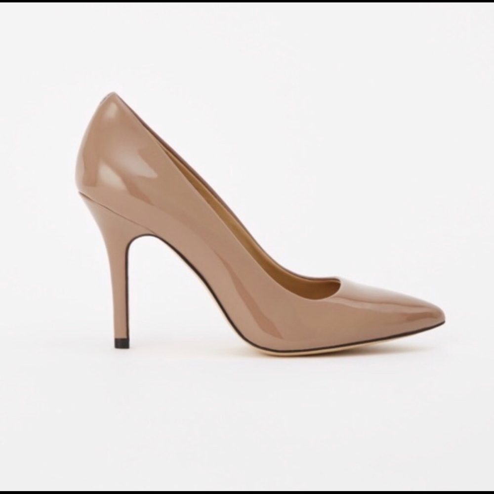 Ann Taylor Cynthia Patent Pumps